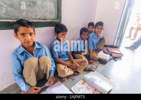 Udaipur, Inde - 06 mars 2017 : les étudiants locaux à l'école. Banque D'Images