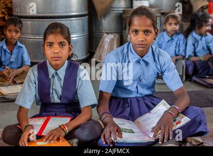 Udaipur, Inde - 06 mars 2017 : les étudiants locaux à l'école. Banque D'Images