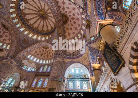 L'intérieur de la Mosquée de Sultanahmet (mosquée bleue) à Istanbul, Turquie Banque D'Images