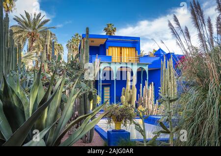 Marrakech, Maroc : Jardin Majorelle, villa cubiste conçu par Paul Sinoir et achetés par des créateurs de mode, Yves Saint-Laurent et Pierre Bergé Banque D'Images