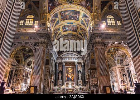 Genova, Genova, Italie : En intérieur, plafonds décorés de fresques, église baroque Chiesa dei Santi Ambrogio e Andrea, Chiesa del Gesù, Piazza Matteotti Banque D'Images