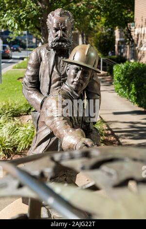 Statue d'Alexandre Graham Bell, Charlotte, NC, USA Banque D'Images