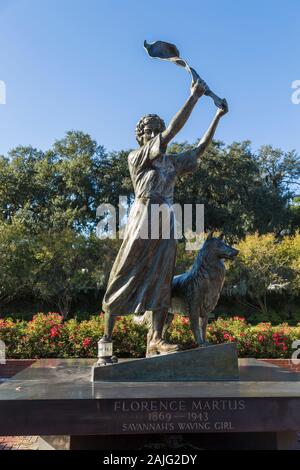 Brandissant la statue de fille, Savannah, GA, États-Unis d'Amérique Banque D'Images