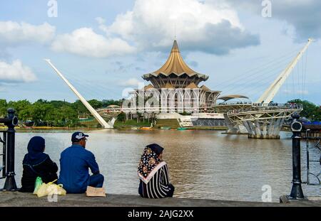 Édifice de l'Assemblée législative de l'État de Sarawak, Dewan Undangan Negri, l'Assemblée de l'État à la rivière Sarawak, Kuching, Sarawak, Bornéo, Malaisie Banque D'Images