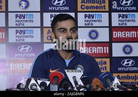 Guwahati, Assam, Inde. 4 janvier, 2020. Hespérie indienne VIRAT KOHLI interagit avec les médias avant la 1re T20 match contre le Sri Lanka à Barsapara Cricket Stadium à Guwahati. Crédit : David Talukdar/ZUMA/Alamy Fil Live News Banque D'Images