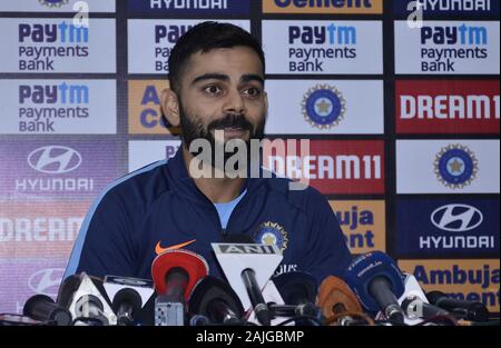 Guwahati, Assam, Inde. 4 janvier, 2020. Hespérie indienne VIRAT KOHLI interagit avec les médias avant la 1re T20 match contre le Sri Lanka à Barsapara Cricket Stadium à Guwahati. Crédit : David Talukdar/ZUMA/Alamy Fil Live News Banque D'Images