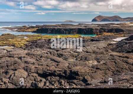 Paysage côtier de l'île de Santiago, Galapagos, Equateur. Banque D'Images