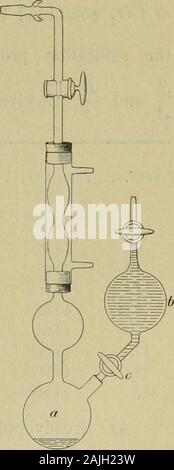 Meddelelser om Grønland . pparatus de cet air.La détermination a été faite deux fois witheach échantillon de l'eau. Un destinataire {bon la jouxtait la figure) de 225 cc.s capacité,fourni avec deux robinets, il y a sur-rempli avec l'eau ; soins beingtaken pour éviter la perte ou l'absorption de car-bonic acide. Ce destinataire est connectedwith le bénéficiaire ordinaire a de la mer-cury-pompe contenant 10 cc. ofdecinormalmuriatic l'acide. Lorsqu'il a été evacua-ted le robinet ? A été ouverte, et le nowliberated gaz pompé et recueillies. Thequantity d'acide carbonique dans le collectedgases a été déterminé par l'analyse, Banque D'Images