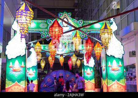 Putrajaya, Malaisie- 30 décembre 2019 : Un Indien colorés à la lumière des lanternes Festival et Motion Putrajaya (2018 LAMPU). Banque D'Images