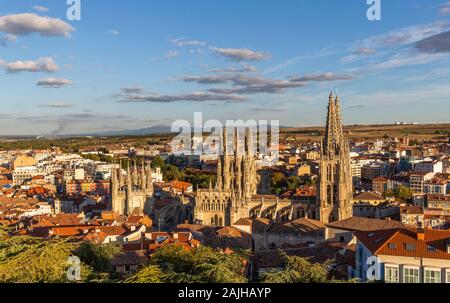 Vue de la ville de Burgos et cathédrale gothique de Burgos en Espagne Banque D'Images