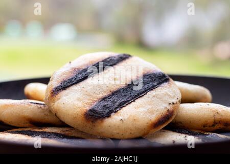 Arepas, vénézuélien et colombien typique de la nourriture. Banque D'Images