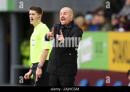 Burnley, Royaume-Uni. 08Th Jan, 2020. Burnley Manager Sean Dyche crie des instructions à ses joueurs. L'unis en FA Cup, 3ème tour, Burnley v Peterborough Utd à Turf Moor à Burnley, Lancashire samedi 4 janvier 2020. Ce droit ne peut être utilisé qu'à des fins rédactionnelles. Usage éditorial uniquement, licence requise pour un usage commercial. Aucune utilisation de pari, de jeux ou d'un seul club/ligue/dvd publications. Photos par Chris Stading/Andrew Orchard la photographie de sport/Alamy live news Crédit : Andrew Orchard la photographie de sport/Alamy Live News Banque D'Images