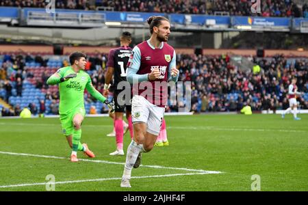 Jay Rodriguez de Burnley célèbre marquant son quatrième but du côté du jeu au cours de la FA Cup troisième ronde match à Turf Moor, Burnley. Banque D'Images