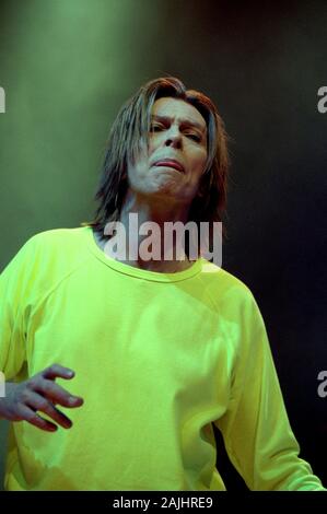 Italie Milan, 04 décembre 1999, concert live de David Bowie à l'Alcatraz : Le chanteur David Bowie pendant le concert Banque D'Images