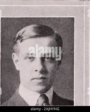 Pot pourri . S WILLARI) MARSHALL LAW ROBINSON Né le 1 octobre 1900, entré Andover 1917 Cambridge, N. Y. ROBBIE Cornell Cambridge, New York l'équipe de piste (191 !)) SUMNER JENNINGS ROBINSON Né le 10 mai 1901entré Andover 1918 Wollaston, Mass.Dartmouth ROBBIE BOB 80, Avenue de l'Orme, Wollaston, Mass. Class aAa Basket-ball (1919) L'équipe de Piste Piste d'hiver Squad (2 ans) Choeur (1 an) Le capitaine de l'équipe Piste Club (1919-1920) Glee Club (1 an) FRANK H. SELLMAN Né le 21 mars 1902entré 1918 Andover Brooklyn, N. Y. Abbott Rd., Yale 112 Wellesley Hills, Massachusetts 4&gt;comme au basket-ball (1918-1919) de l'équipe de baseball de classe Te Banque D'Images