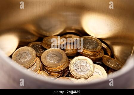 De 200 € à € 1 pièces Nom : £200 £1 pièces en Date : 3/6/2019 Événement : adresse/lieu : Banque D'Images