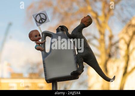 Westminster, London, UK. 4 janvier, 2020. Après l'assassinat du général iranien Qassem Soleimani à Bagdad, les manifestants tenir une manifestation devant Downing Street à ne pas attaquer l'Iran. Penelope Barritt/Alamy Live News Banque D'Images