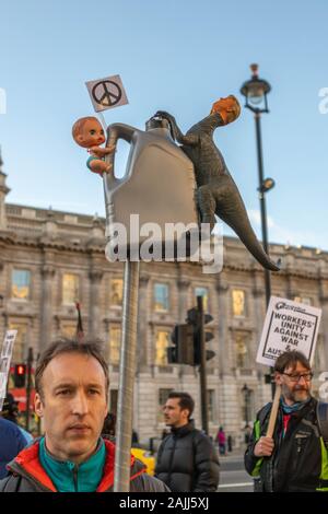 Westminster, London, UK. 4 janvier, 2020. Après l'assassinat du général iranien Qassem Soleimani à Bagdad, les manifestants tenir une manifestation devant Downing Street à ne pas attaquer l'Iran. Penelope Barritt/Alamy Live News Banque D'Images