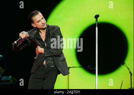 Milano Italie 07/18/2013 : live concert de Depeche Mode au stade San Siro, Delta Machine Tour,le chanteur Dave Gahan, pendant l'exécution Banque D'Images