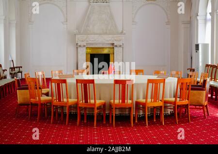 La Crimée, Livadia - Mai 14,2012:dans cette salle une table-ronde en février 1945, a tenu 8 séances plénières de la conférence de Yalta (Crimée) chefs de la résid Banque D'Images