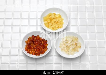 Dessert chinois tong sui(Soupe sucrée)ingrédients ; peach gum, neige et avaler le riz à la saponine Banque D'Images