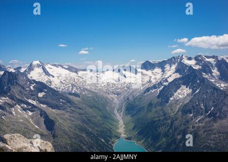 Vue sur un lac bleu glacier et au Tyrol à la frontière de l'Italie et l'Autriche Banque D'Images