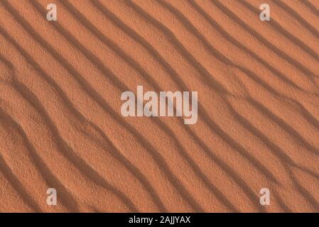 Les ondulations du sable dans les dunes de l'Erg Chebbi, Merzouga, désert du Sahara, le Maroc, l'Afrique du Nord. Banque D'Images