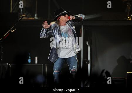 Milano Italie 05 septembre 2010 : concert live de Guns N' Roses au Mediolanum Forum d'Assago : Guns N 'Roses chanteur Axl Rose pendant le concert Banque D'Images