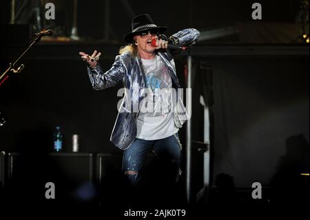 Milano Italie 05 septembre 2010 : concert live de Guns N' Roses au Mediolanum Forum d'Assago : Guns N 'Roses chanteur Axl Rose pendant le concert Banque D'Images