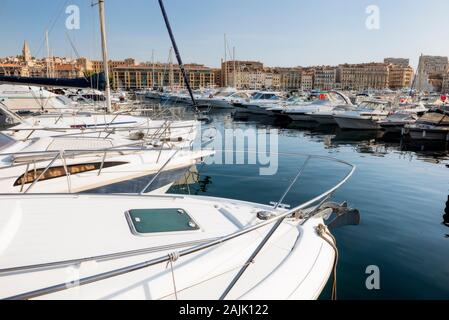 Vieux Port Marseille à partir d'un bateau aussi connu sous le vieux port Banque D'Images