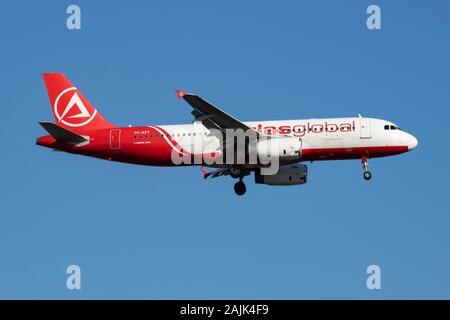 Istanbul / Turquie - 29 mars 2019 AtlasGlobal : Airbus A320 TC-ATT avion du passager l'arrivée et l'atterrissage à l'aéroport Ataturk d'Istanbul Banque D'Images