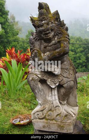 Statue dans le temple hindou de Munduk sur l'île de Bali en Indonésie Banque D'Images