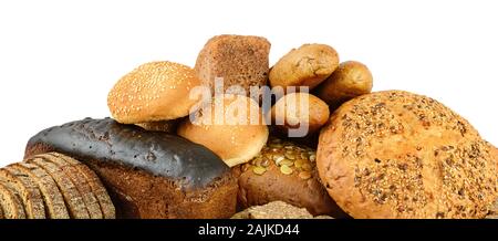 Pain et produits de boulangerie isolé sur blanc. Vue de côté. Banque D'Images