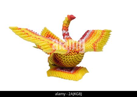 Des oiseaux de décoration origami 3D isolé sur fond blanc. Fait main. Banque D'Images