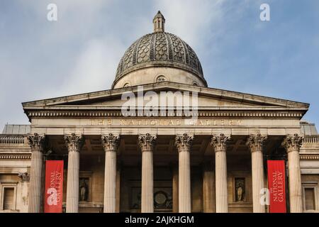 La National Gallery de Trafalgar Square, de jour extérieur avant, London, UK Banque D'Images