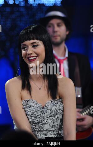 Milan, Italie, 18 Novembre 2008 : concert live de Katy Perry dans les studios de télévision de la RAI à Milan : La chanteuse Katy Perry pendant le concert Banque D'Images