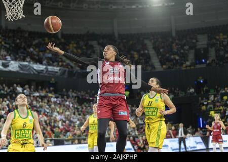 Bilbao, Pays Basque, Espagne. 4 janvier, 2020. MARGARET ROU saute au panier pendant le match entre Lointek Mann-Filter et Gernika à Casablanca Bilbao Miribilla Arena à Bilbao. Samedi, 4 janvier, 2020. Credit : Edu del Fresno/ZUMA/Alamy Fil Live News Banque D'Images