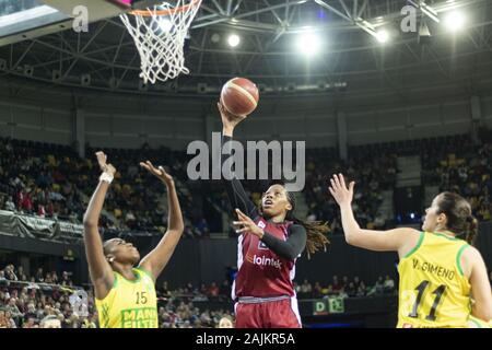 Bilbao, Pays Basque, Espagne. 4 janvier, 2020. ZSOFIA SIMON sauter à la panier pendant le match entre Lointek Mann-Filter et Gernika à Casablanca Bilbao Miribilla Arena à Bilbao. Samedi, 4 janvier, 2020. Credit : Edu del Fresno/ZUMA/Alamy Fil Live News Banque D'Images