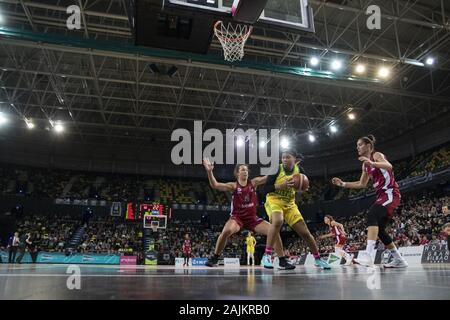 Bilbao, Pays Basque, Espagne. 4 janvier, 2020. NACICKAITE, KAMILE avec la balle contrôlée pendant le jeu entre Lointek Mann-Filter et Gernika à Casablanca Bilbao Miribilla Arena à Bilbao. Samedi, 4 janvier, 2020. Credit : Edu del Fresno/ZUMA/Alamy Fil Live News Banque D'Images