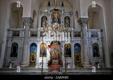 Herceg Novi, Monténégro - juin 2019: Intérieur de l'église orthodoxe Archange Michale sur la vieille ville le 22 juin 2019 à Herceg Novi, Monténégro. Banque D'Images