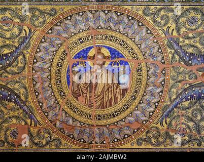 Magnifique mosaïque avec Christ figure sur le coulage de l'Église Kaiser Wilhelm dans cette destination religieuse dans le centre-ville de Berlin Allemagne. Banque D'Images