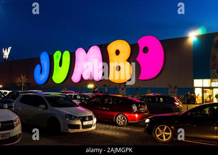 Le centre commercial Jumbo. Magasin de jouets. Grand panneau Grec, marque, logo de Jumbo Store à Bucarest, Roumanie, 2020 Banque D'Images