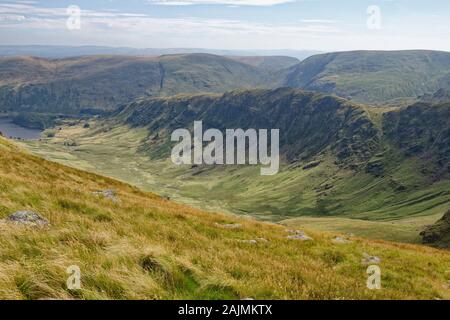 Vue du détroit de Riggindale avec le Rigg & Haweswater (à gauche), Branstree (centre 713M), Col Gatescarth, et Harter a diminué (à droite 778M) Lac Dist Banque D'Images