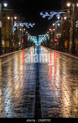 Vilnius, Lituanie - 16 décembre 2019 : décorations de Noël dans les rues de Vilnius en Lituanie Banque D'Images