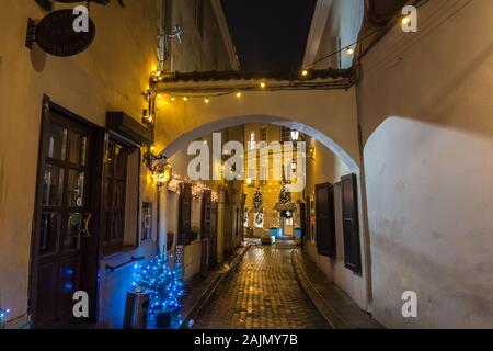 Vilnius, Lituanie - 16 décembre 2019 : décorations de Noël dans les rues de Vilnius en Lituanie Banque D'Images