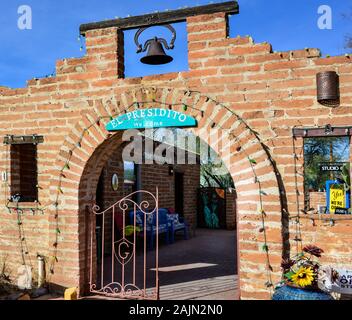 Le Presidito El adobe rustique, construit dans les années 1950, la maison de studio-galeries de haut Tubac, AZ artistes, ainsi que l'École des Beaux Arts de Tubac Banque D'Images