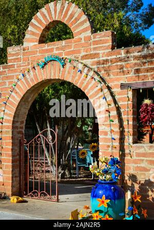 Le Presidito El adobe rustique, construit dans les années 1950, la maison de studio-galeries de haut Tubac, AZ artistes, ainsi que l'École des Beaux Arts de Tubac Banque D'Images