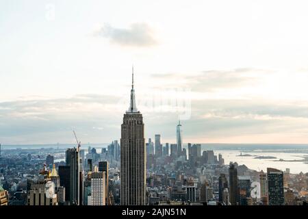 Vue sur l'Empire State Building du haut de l'édifice Rock