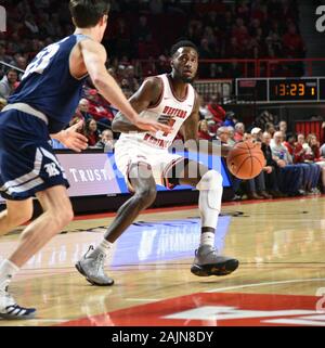 4 janvier 2020 : Western Kentucky Hilltoppers guard Josh Anderson (4) DRIBBLE la balle contre le hiboux de riz pendant un match de basket-ball de NCAA entre le riz et les chouettes WKU Hilltoppers à E.A. Diddle Arena à Bowling Green, KY (Crédit photo : Steve Roberts.CSM) Banque D'Images