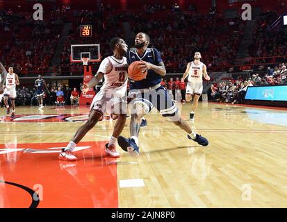 4 janvier 2020 : riz hiboux guard Ako Adams (3) passé dans l'ouest du Kentucky Hilltoppers Taveion garde Hollingsworth (11) lors d'un match de basket-ball de NCAA entre le riz et les chouettes WKU Hilltoppers à E.A. Diddle Arena à Bowling Green, KY (Crédit photo : Steve Roberts.CSM) Banque D'Images